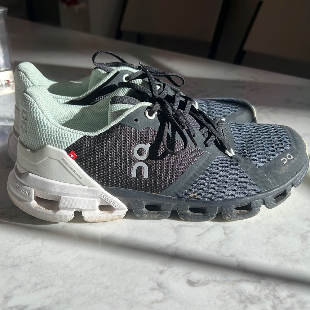 Oncloud black/green sneakers